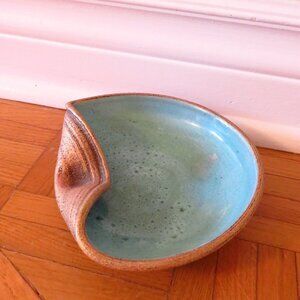 Vintage brown/green thumbprint free form stoneware bowl signed